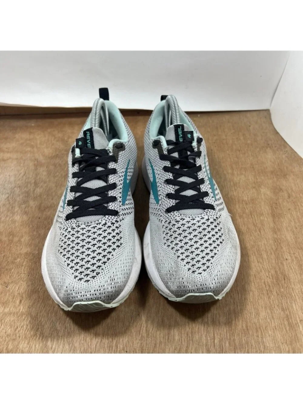 Brooks Revel 4 Women Size 8.5 Grey Running Shoes Sneakers